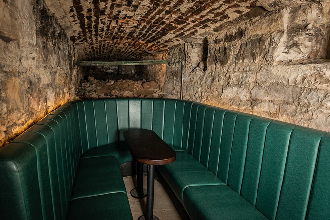 90min Connoisseur Underground Whisky Tasting - Meeting at Parliament Square