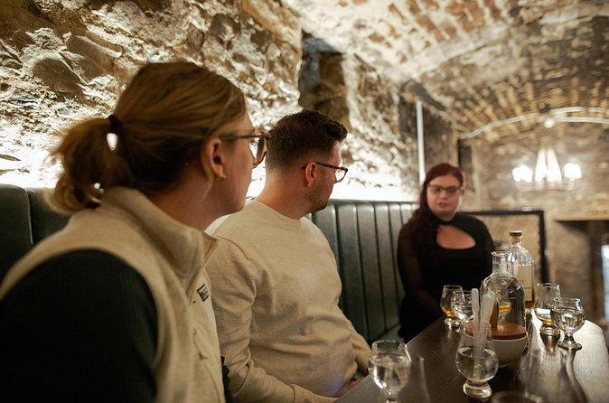 90min Connoisseur Underground Whisky Tasting - Stories about the people behind Scotch whisky