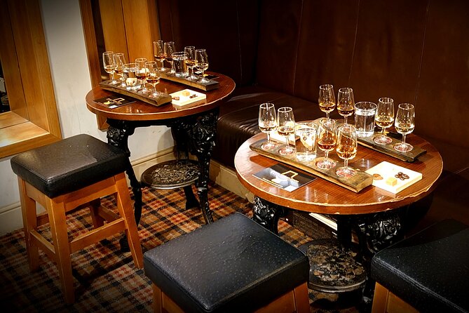 Afternoon Whisky Tasting in a Traditional Edinburgh Bar - The 2:30pm schedule and the old-town setting