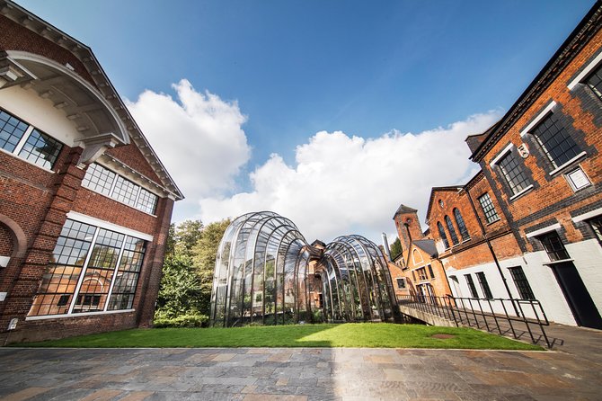Bombay Sapphire Gin Distillery Tour and Cocktail - Your G&T begins the visit at the Turbine Bar