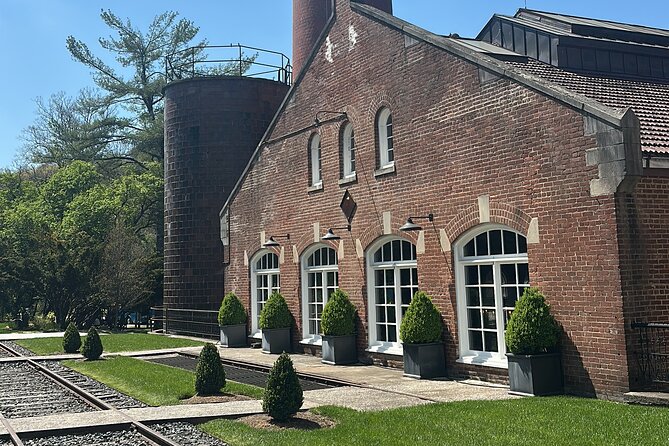 Bourbon Bites Tour. Hunter the Bourbon Edition.the Rare Bottles - Louisville’s historic whiskey stops