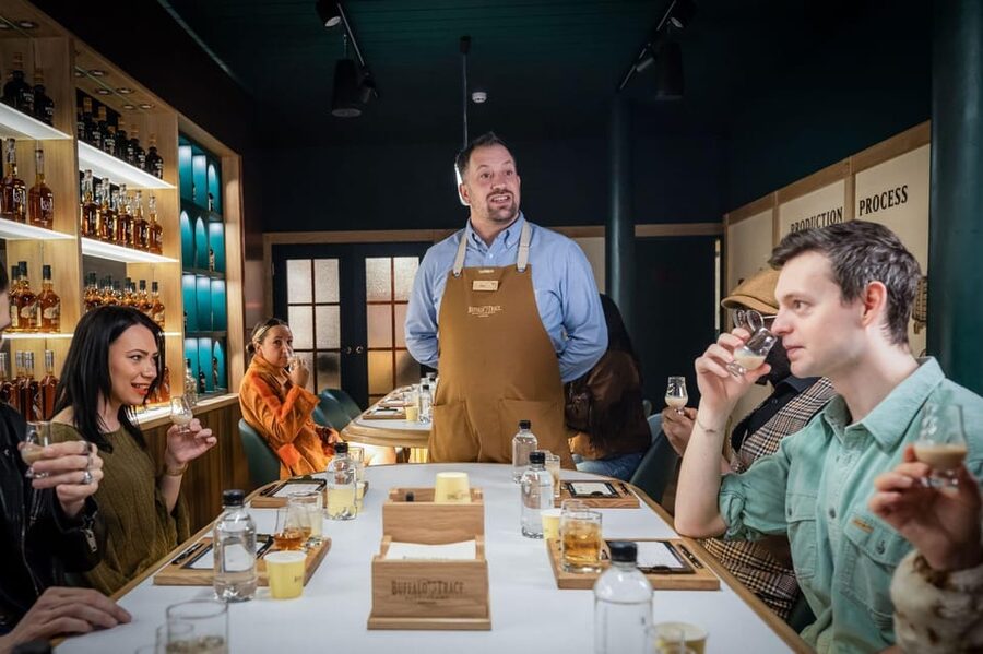 Buffalo Trace Distillery: Whiskey Tasting Experience - The first pour: Buffalo Trace Bourbon
