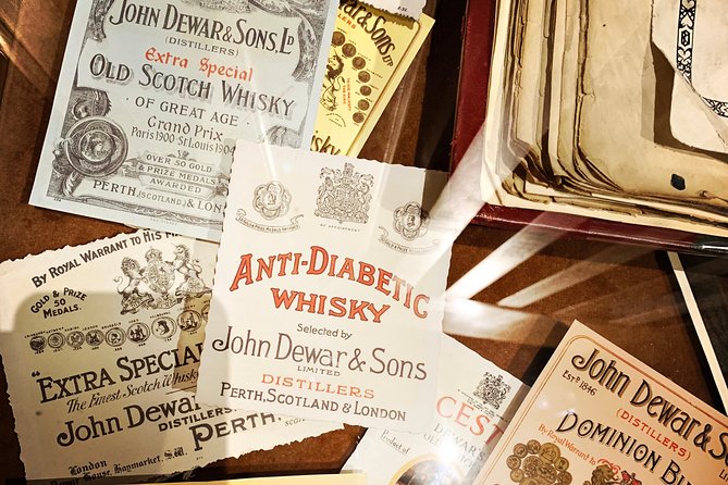 Casks & Chronicles: Day Tour of Scottish Whisky Distilleries - Your guide can make the day far better