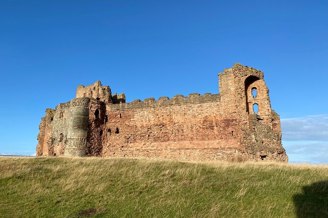 Castles, Coastline and Whisky Tasting Tour with Admission - Guide style and what the day feels like
