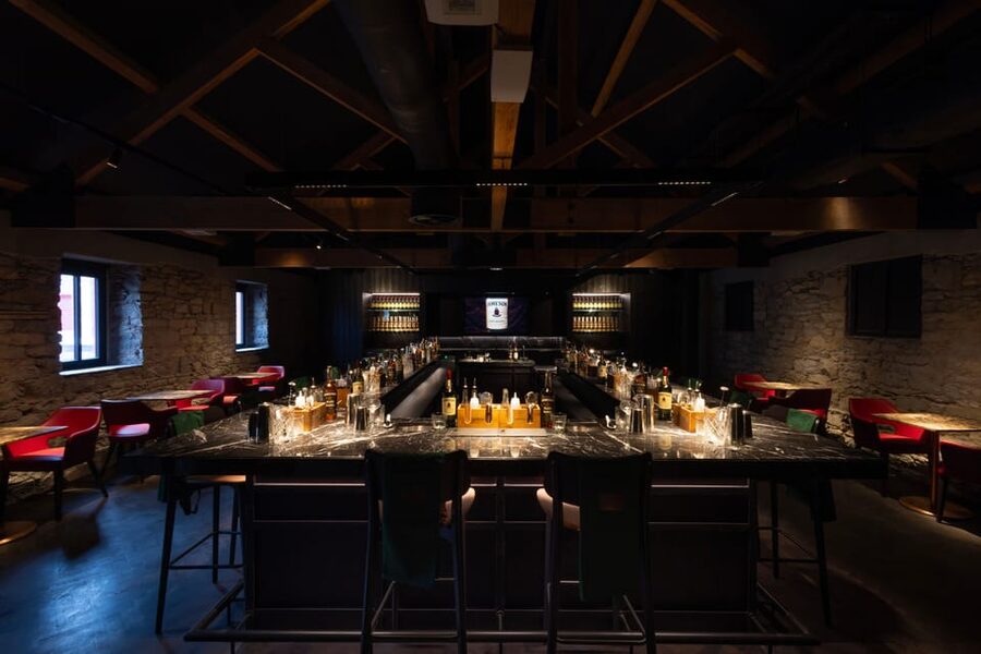 Cork: Jameson Cocktail Making Class at Midleton Distillery - Hosts who make the difference