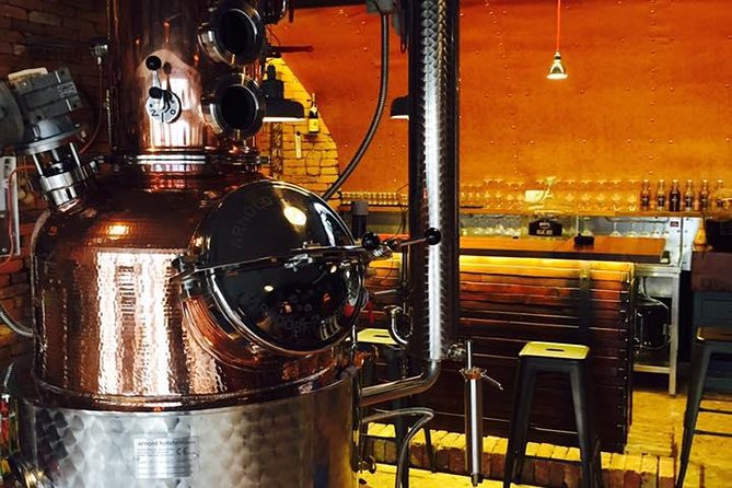 Craft Gin and exclusive brandies in unique distillery - Key points at a glance