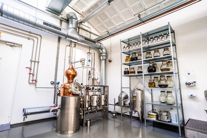 Distillery Tour & Rum Tasting @Spirited Union Rum Co. (Amsterdam) - The lab tasting puts the lesson to work