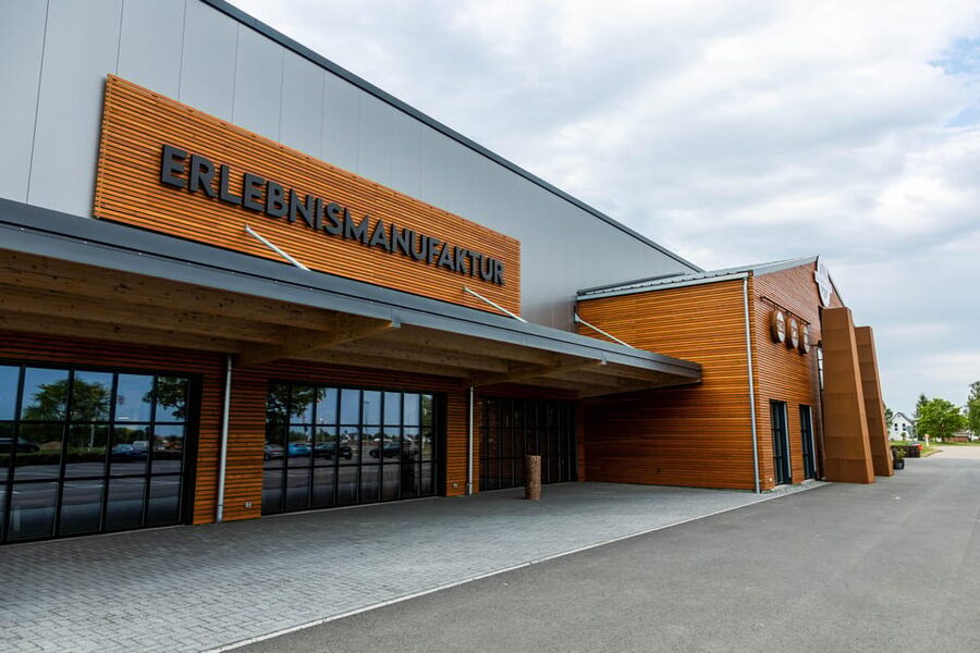 Distillery tour with guide! - Inside the MAENNERHOBBY distillery