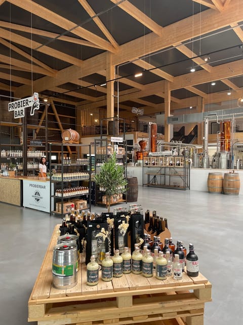 Distillery tour with guide! - The tasting bar comes after the tour