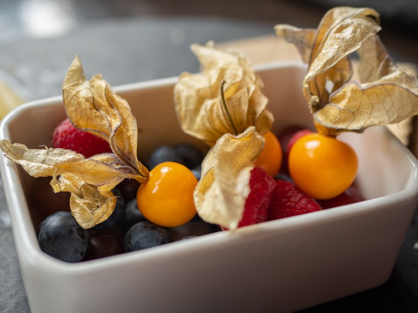 Dublin: 2-Hour Premium Whiskey and Food Tasting Tour - Moving through Dublin’s whiskey scene