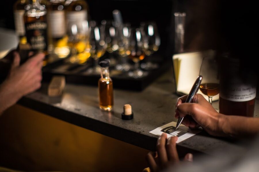 Dublin: Jameson Distillery Whiskey Blending Class - The opening lesson: learning how Black Barrel is built