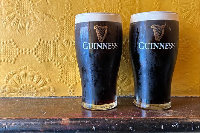 Dublin Pub Tour: Guinness Perfect Pour, Whiskey, Music and More - Starting with Guinness in Temple Bar