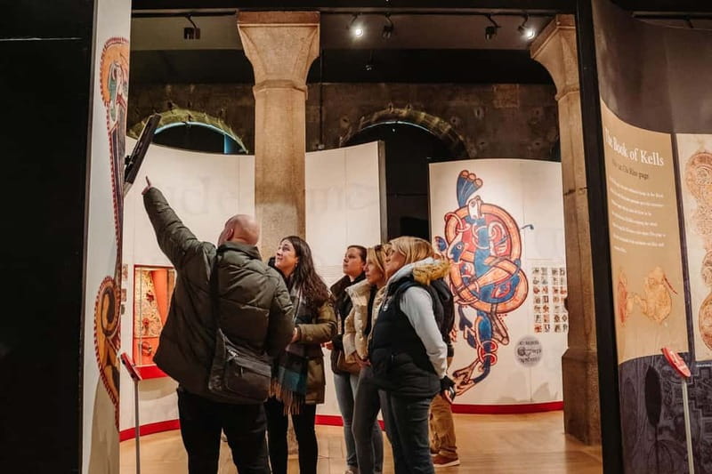 Dublin: Trinity College, Castle, Guinness and Whiskey Tour - Trinity College and the one-page Book of Kells