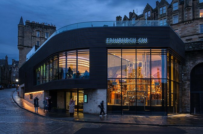 Edinburgh Gin Distillery Making Experience - Location and timing in central Edinburgh