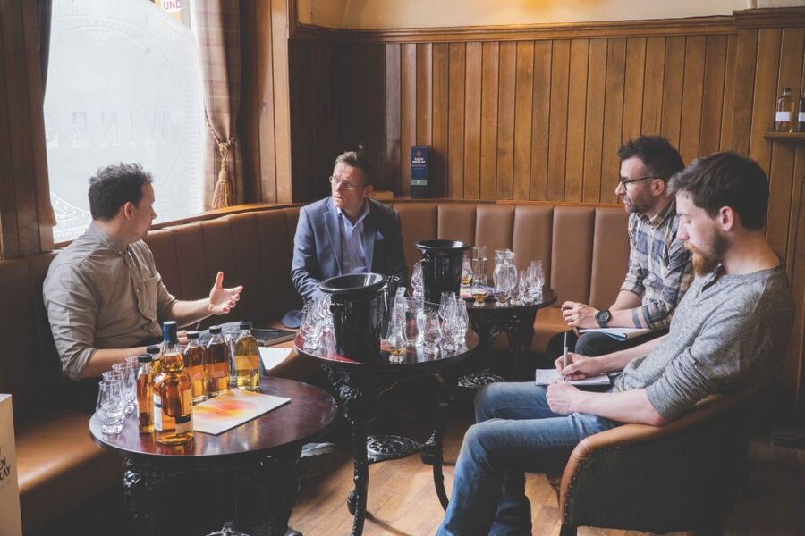 Edinburgh: Guided Whisky Tasting & Walking Tour - Practical details that shape the experience