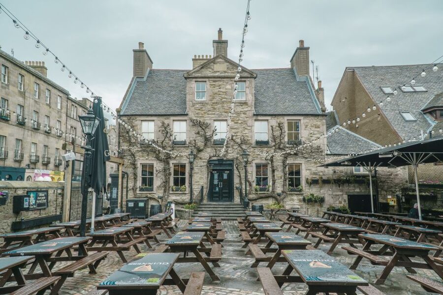 Edinburgh: Guided Whisky Tasting & Walking Tour - Who will enjoy this Edinburgh tasting walk