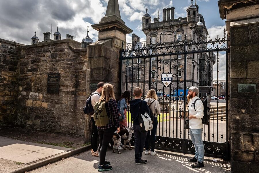 Edinburgh: Harry Potter Guided Tour With A Whisky Tasting - Castle views and the Rowling cafe
