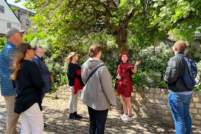Edinburgh Historical Gems Tour with Whisky & Local Flavours - Who will get the most from this walk?