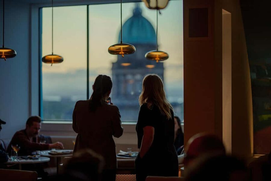 Edinburgh: Johnnie Walker Whisky Explorers Guided Tasting - A short tour of Islay, the Highlands, and Speyside