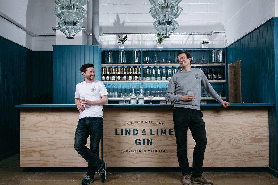 Edinburgh: Lind & Lime Gin Distillery Tour & Tasting - Starting with a G&T in Leith