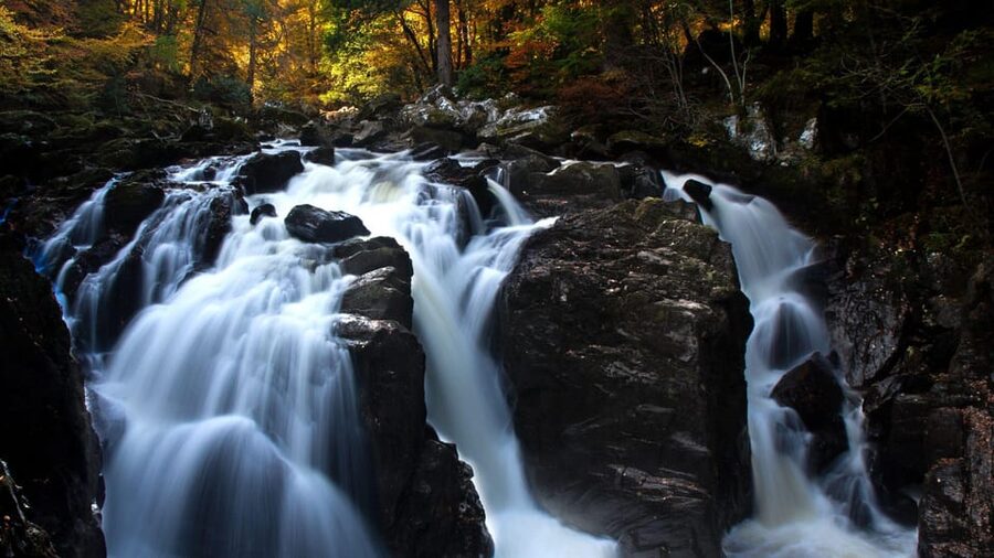 Edinburgh: Loch Ness, Scenic Walk, Glencoe & Whisky Day Tour - Glencoe and the Three Sisters