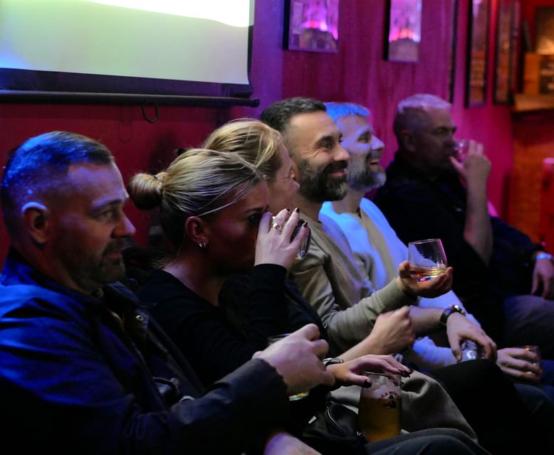 Edinburgh: Mountebank Comedy Whisky Tasting - A whisky tasting with a comedy-show rhythm