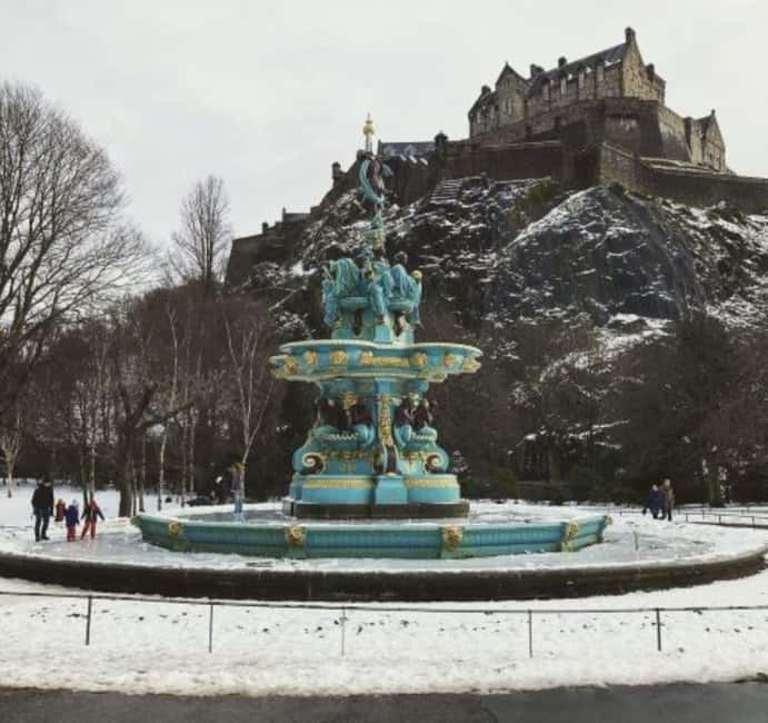 Edinburgh: Old Town guided walk with a free whisky included - Weather, footwear, and the practical side