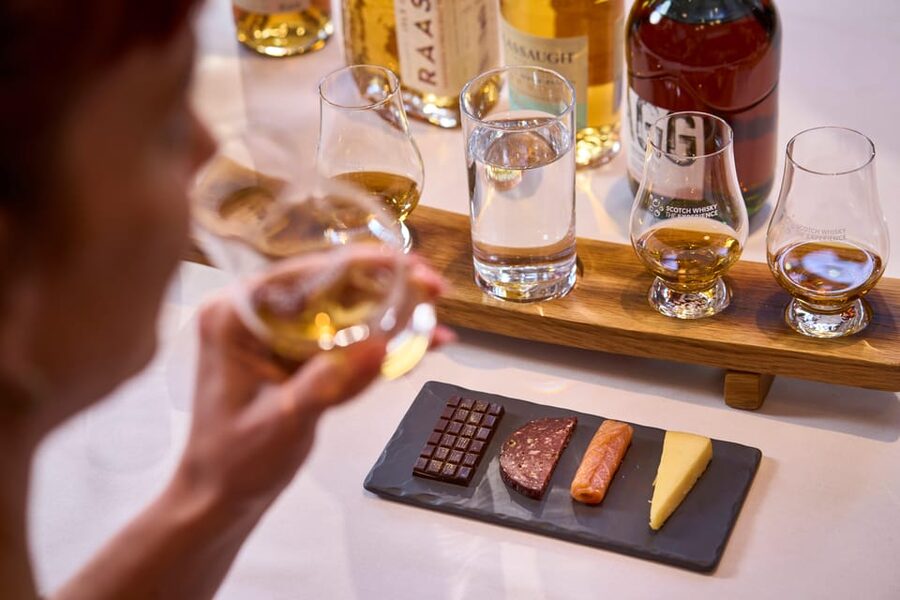Edinburgh: Scotch Whisky Tasting Experience with Canapés - How the guided tasting unfolds
