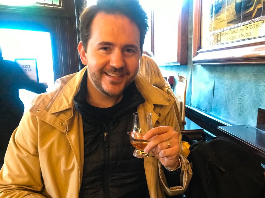 Edinburgh: Scottish Whisky Tasting with a Local Expert - Four whiskies, one Edinburgh walking lesson