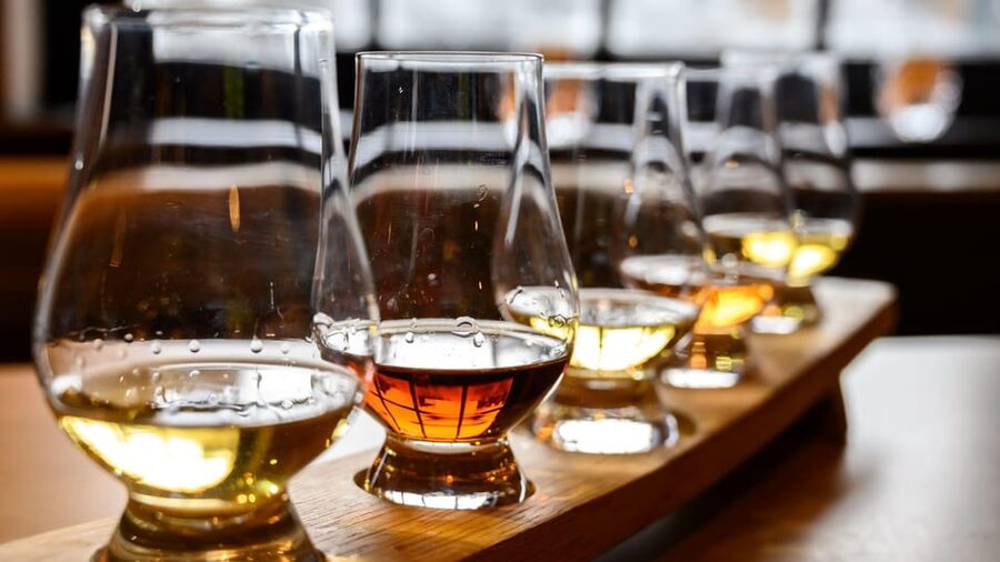 Edinburgh: Stirling Castle, Kelpies, Whisky & Highlands Tour - Key points to know before you book