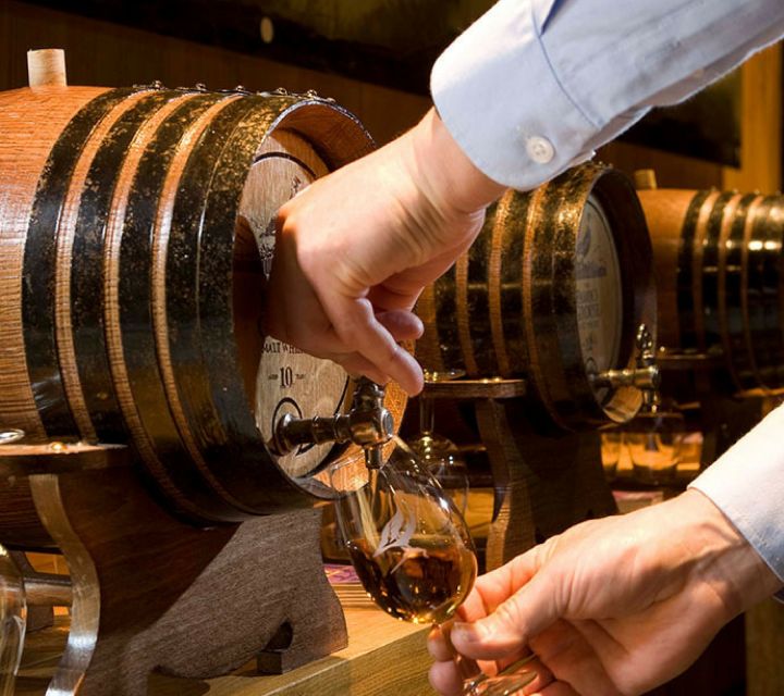 Edinburgh: Stirling, Whisky and St Andrews Tour in Spanish - How the Spanish guide shapes the day