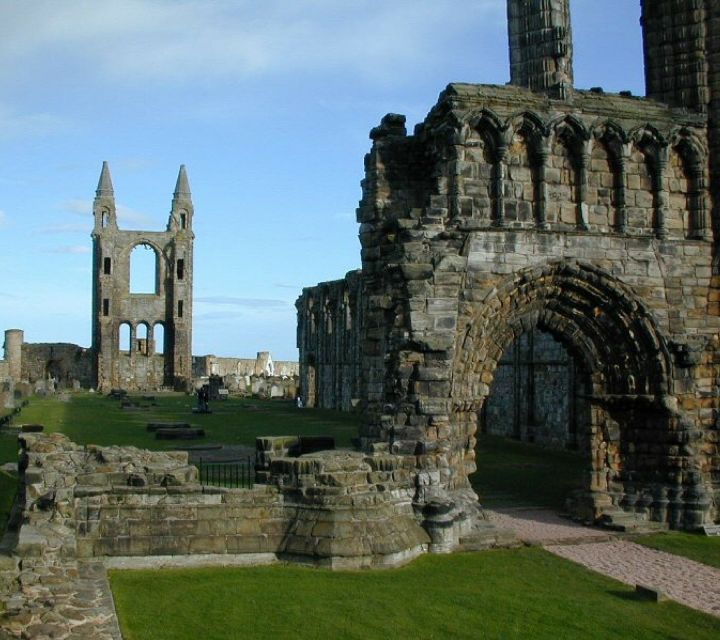 Edinburgh: Stirling, Whisky and St Andrews Tour in Spanish - Who should book this Spanish-language day trip?