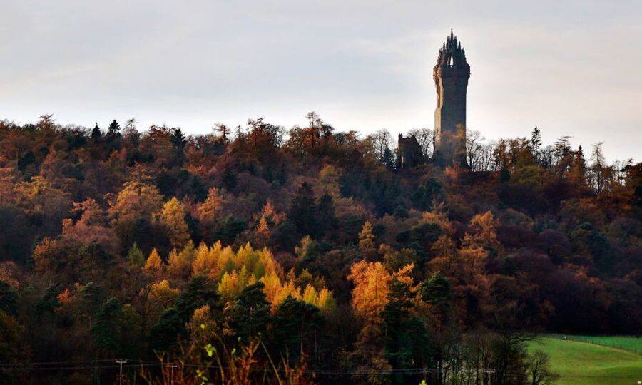 Edinburgh: Stirling, Whisky & St Andrews Tour in Italian - Leaving Edinburgh from the Royal Mile