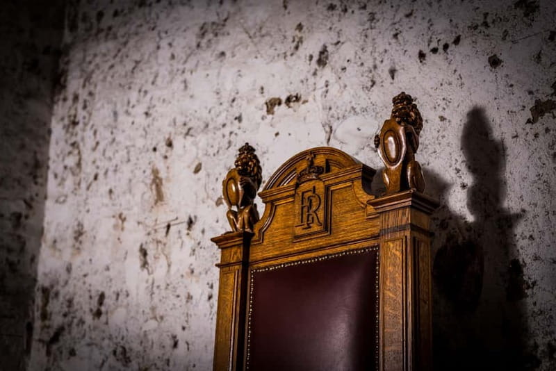 Edinburgh: The Lost Close Underground Scotch Whisky Tasting - Choosing between standard, intermediate, and high-end