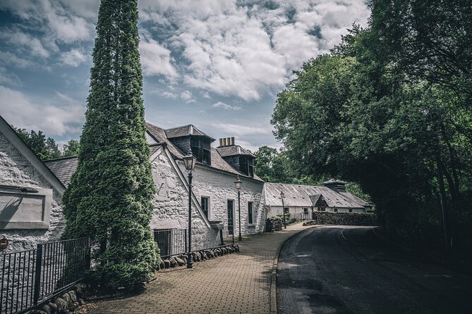 Edinburgh: The Ultimate Whisky Experience Tour - Two Highland distilleries from one Edinburgh departure