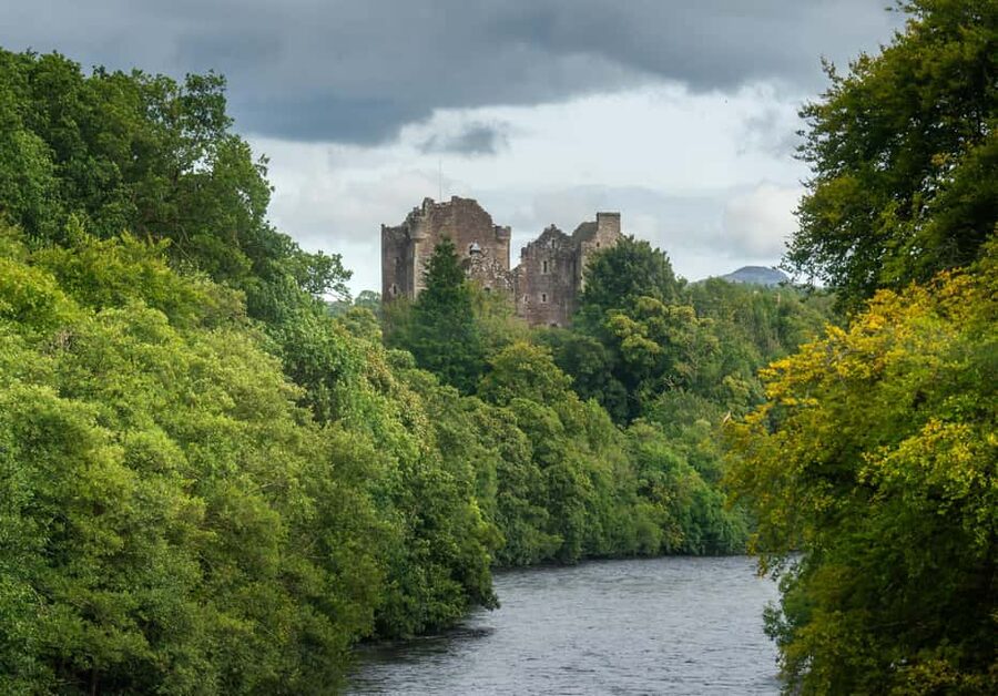 Edinburgh to Scottish Highlands: Whisky, Views & Hairy Coos - The Kelpies and first views of Stirling