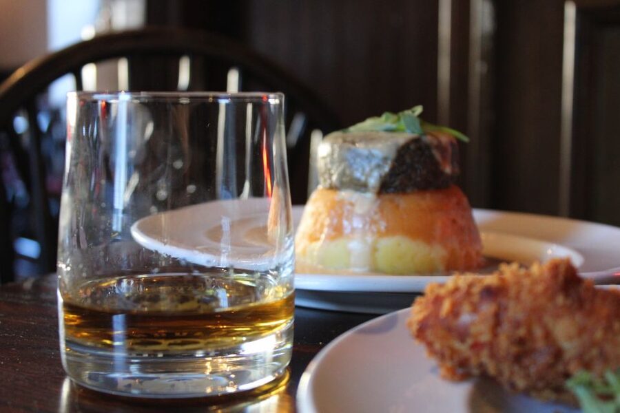 Edinburgh: Tolbooth Tavern Haggis Taster & Whisky Sampling - Who will enjoy this most?