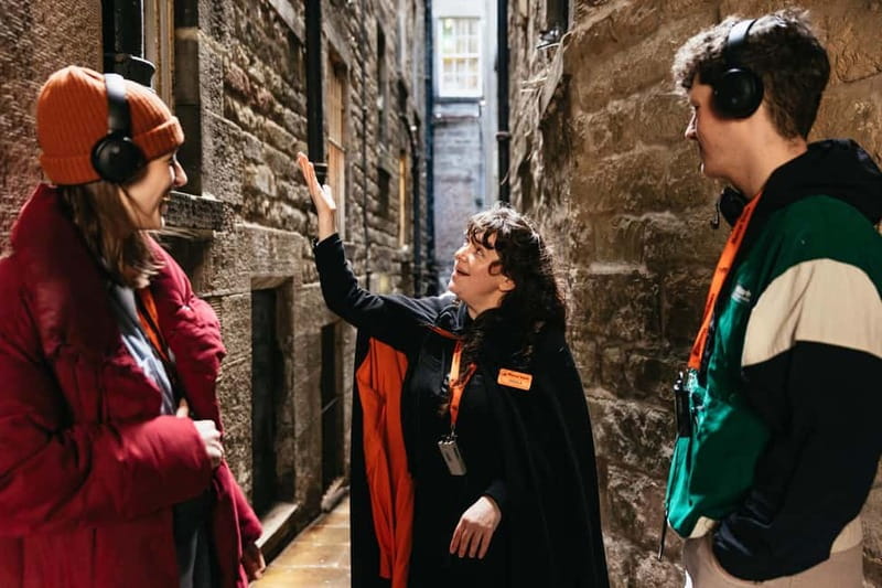 Edinburgh: Underground Vaults Evening Ghost Tour with Whisky - Old Town stories with a theatrical edge