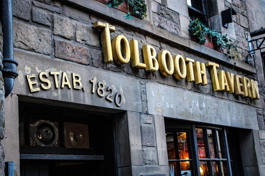 Edinburgh: Whisky Tasting in one of the oldest pubs - Reasons you might skip it