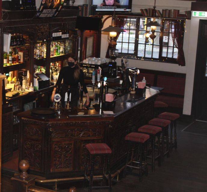 Edinburgh: Whisky Tasting in one of the oldest pubs - What the 45-minute whisky flight includes