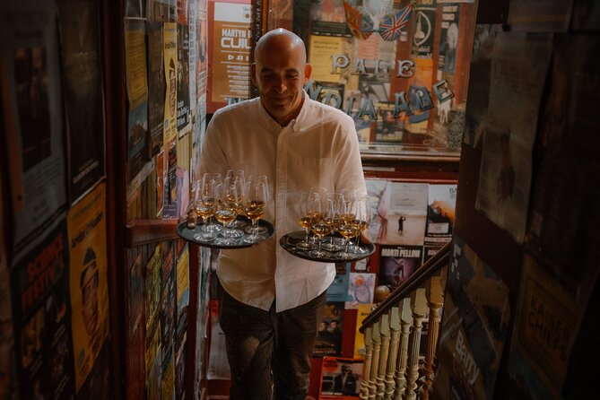 Edinburgh: Whisky Tasting with Storytelling in a Historic Pub - What the two-hour format feels like