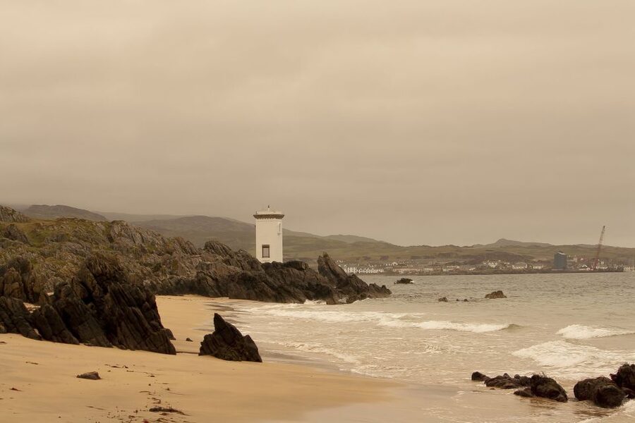From Edinburgh: Islay and The Whisky Coast 4-Day Tour - Day 2: Bowmore, Kilchoman, and the western side of Islay