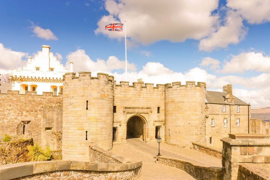 From Edinburgh: Stirling Castle, Loch Lomond & Whisky Tour - William Wallace country on the road to Stirling