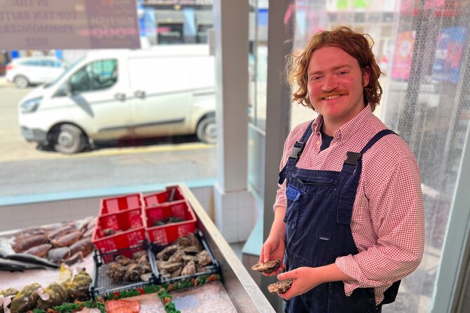 Glasgow West End Food Tour: 7 Tastings, Scotch & Local Stories - Two single malts on Byres Road