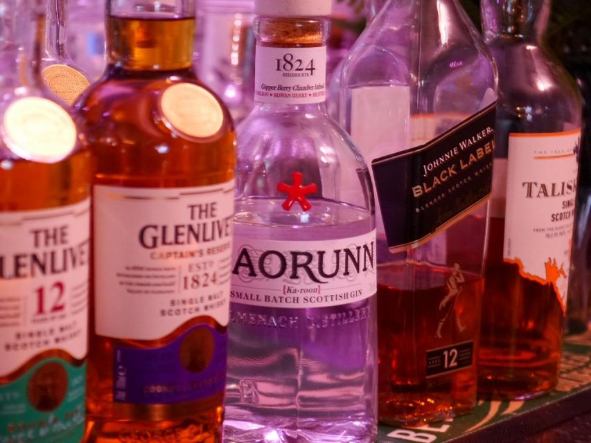 Glasgow: Whisky tasting and Scottish Cheeseboard - Isle of Mull cheese adds the local character