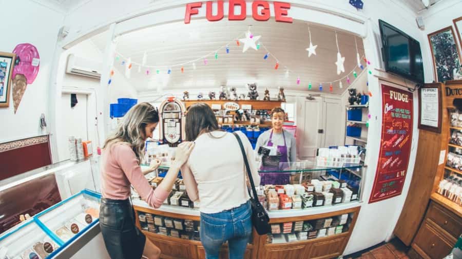 Gold Coast: Wine, Distillery & Rainforest Day Tour - Spirits and liqueurs at Tamborine Mountain Distillery