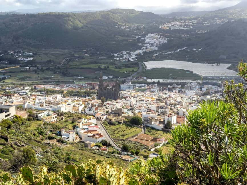 Gran Canaria: Food Tour with Distillery Visit & Lunch - Guide language and the feel of the day