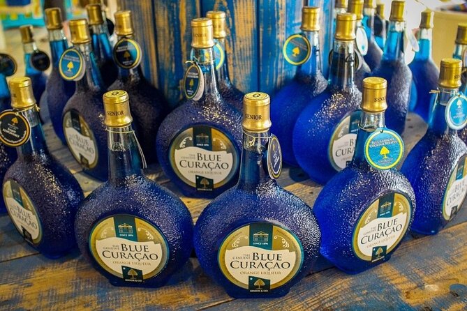 Guided Tour at the Curaçao Liqueur Distillery - Choosing the cocktail after the tour