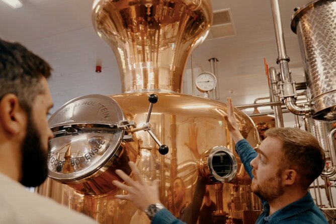 Guided Tour to Shed Distillery of PJ Rigney in Leitrim - The whiskey tasting: Drumshanbo Single Pot Still Irish Whiskey