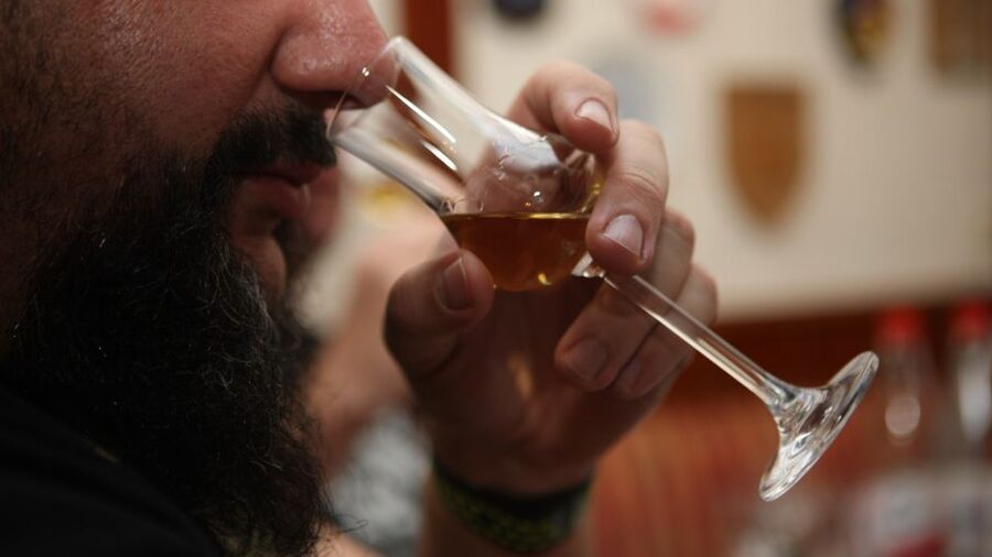 Idstein: Scottish Whiskey Tasting Experience with Appetizers - Six Scottish whiskies, five whisky regions